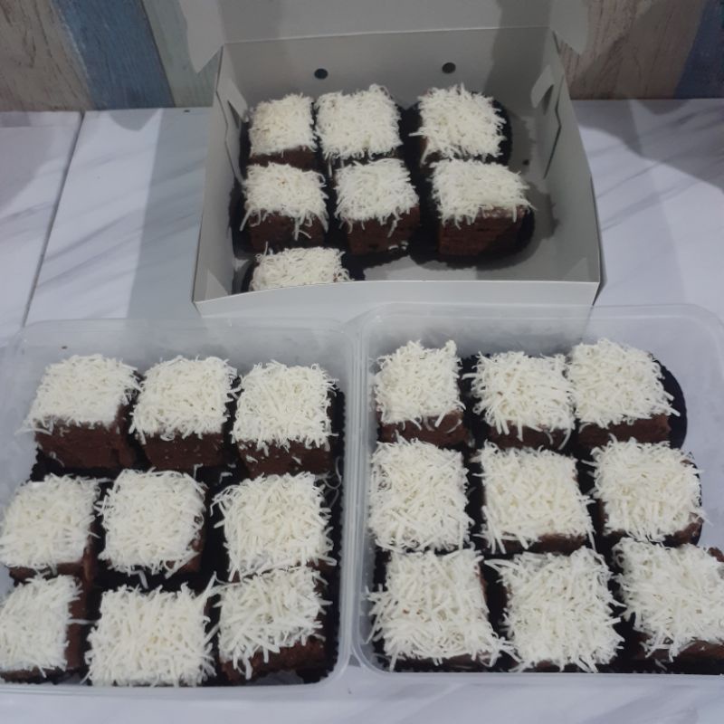 

brownies kukus topping keju / brownies potong