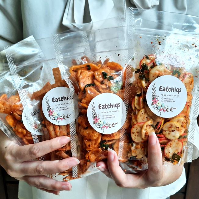 

Seblak Kering dan Pangsit Balado by Eatchiqs