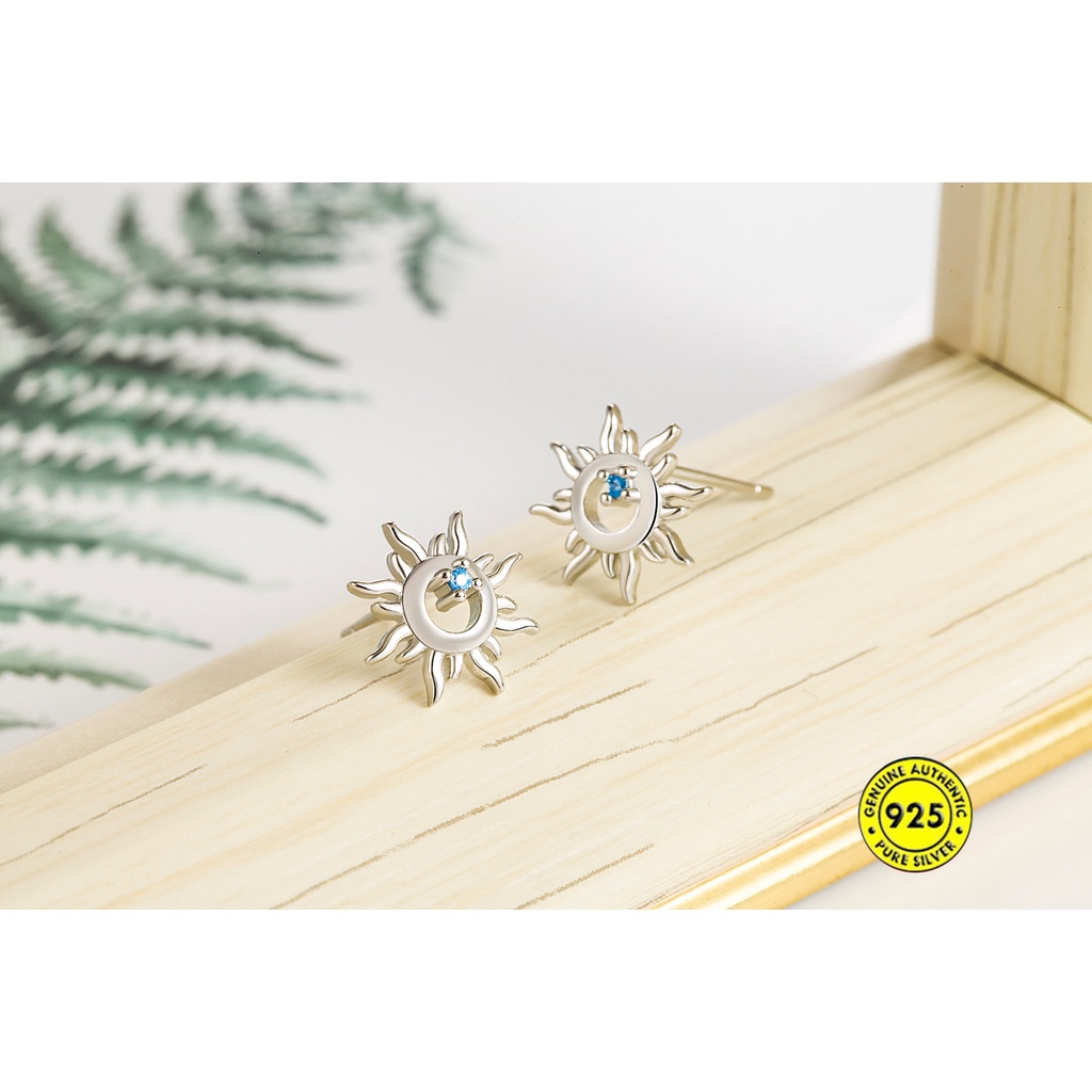 Anting Tusuk Sterling Silver Desain Matahari Hollow Hias Berlian Biru Untuk Wanita