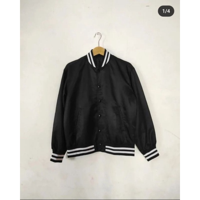JAKET VARSITY UNIQLO GU SECOND