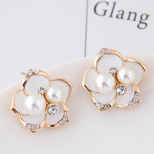 LRC Anting Tusuk Sweet White Pearl&amp;diamond Decorated Flowe Shape Earring A47432