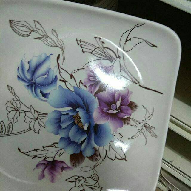 piring melamin bunga ungu