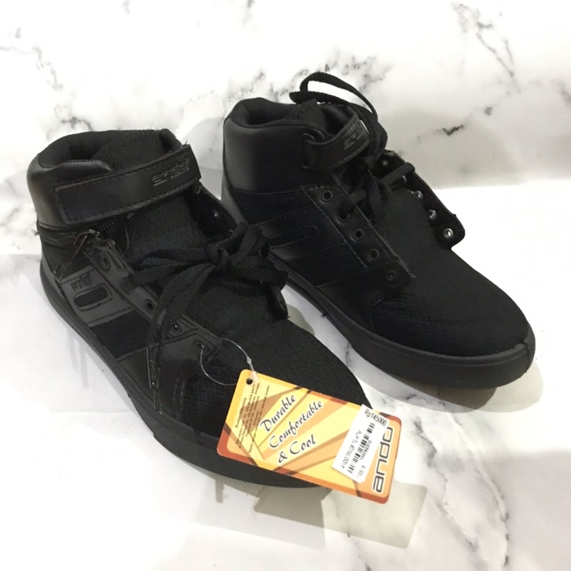 Sepatu Sekolah Ando Trevor Hitam Polos