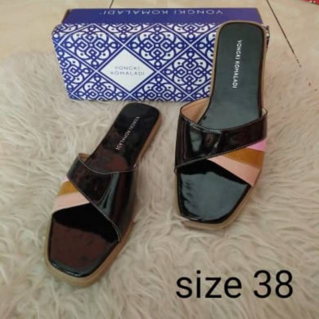 Sandal Yongki Komaladi