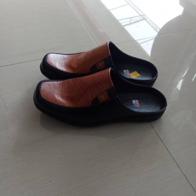 Daniel / Slop Pria / Slop Kulit Pria