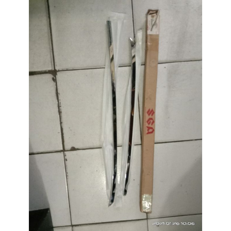 chrome Lis kaca bagasi suzuki Ertiga