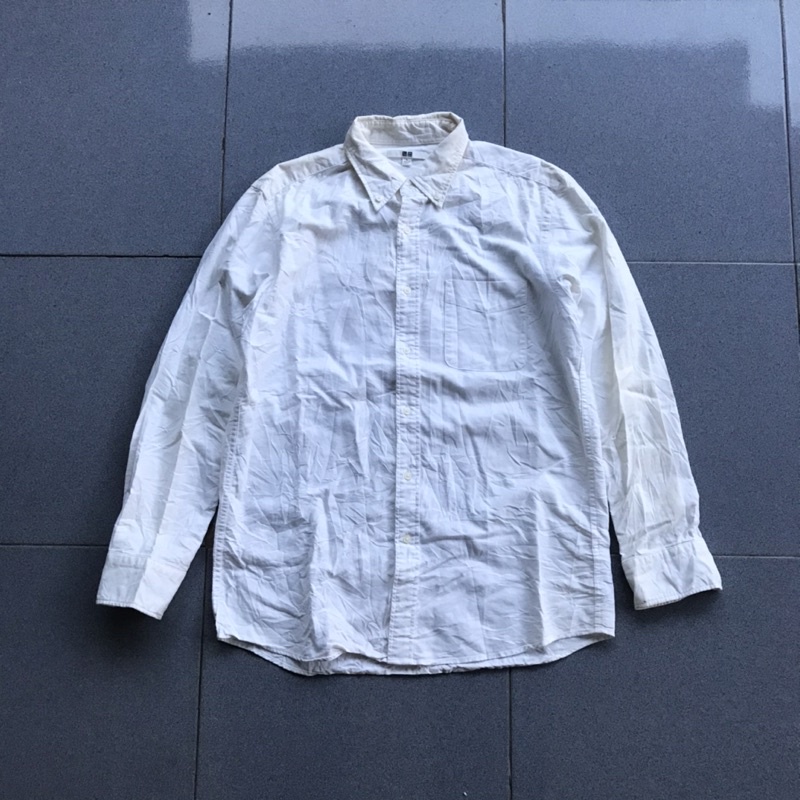 kemeja uniqlo putih