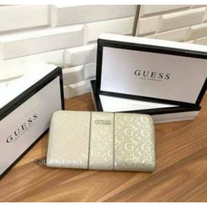 Dompet guess holo