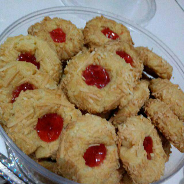

Thumbprint cookies strawberry