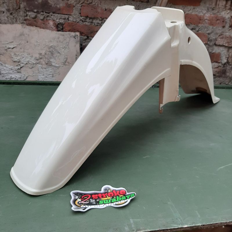 SPAKBOR/SELEBOR/SLEBOR DEPAN FORNT FENDER FORCE1/FORCE 1 PUTIH ORIGINAL YAMAHA BARU  STOK LAMA