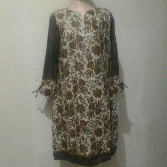 Tunik Batik Ratoe Modern Kode 252 Tangan Serut Krah V Sleting Belakang Bhn Katun Batik Mataram