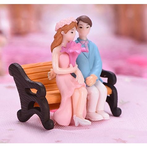 Miniature Lover Figures - Lovers Couple Figurines+Chair #33 (3pcs)