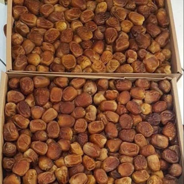 

Kurma Sukari isi 3.5 kg kode HC.NR.MR Kurma Original Riyadh Saudi Arabia atau Timur tengah