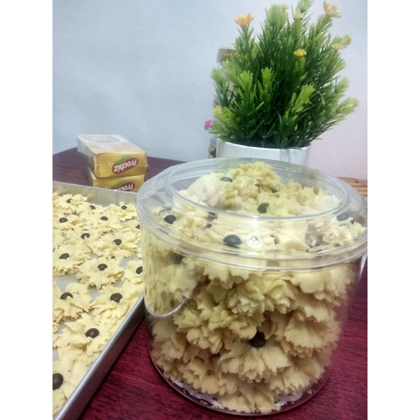 

Kue Kering Semprit Susu (toples 1/2kg)