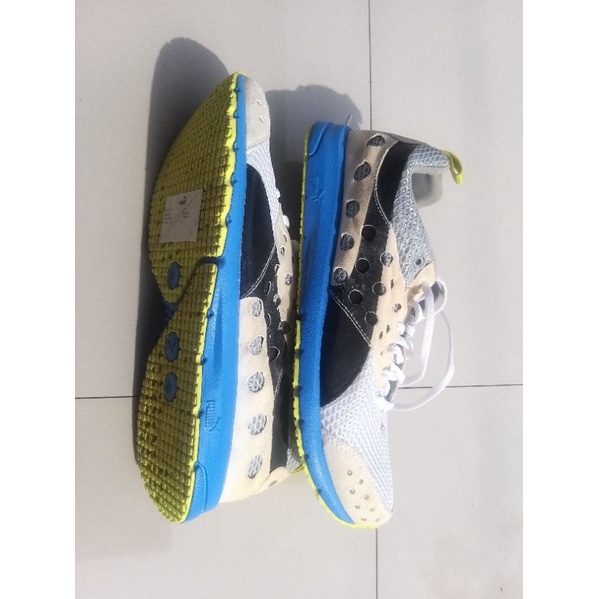sepatu olah raga