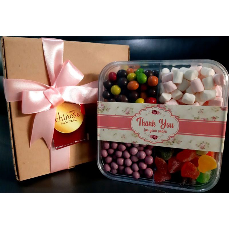 

Hampers Box / Parcel Paket Coklat Jelly Marsmellow Imlek CNY 2021