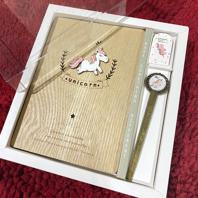 

Buku Tulis Notebook Unicorn Cover Kayu + Pembatas Buku / UNIK IMPORT (READYSTOCK)