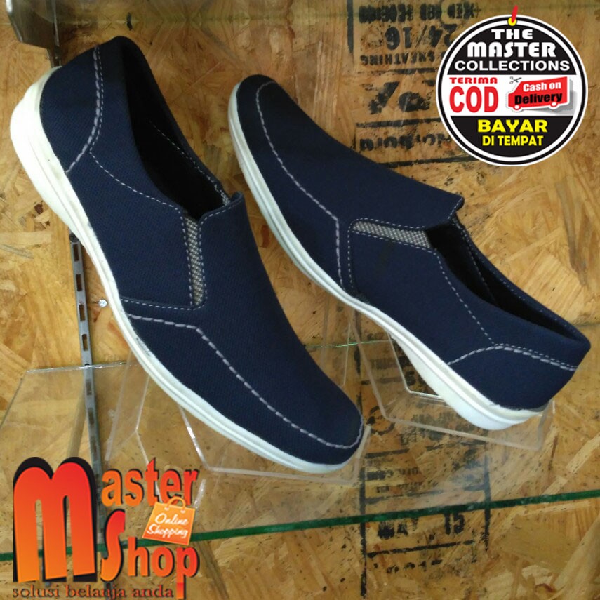 Sepatu Casual Pria Navy Terbaru