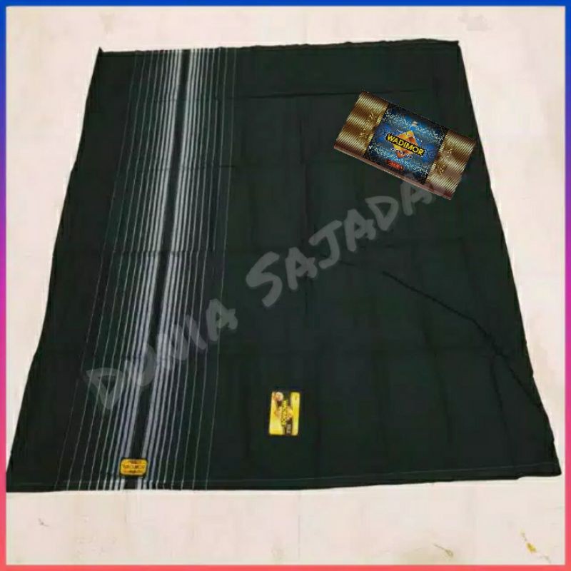 Sarung Wadimor Hitam / Putih Polos Tumpal