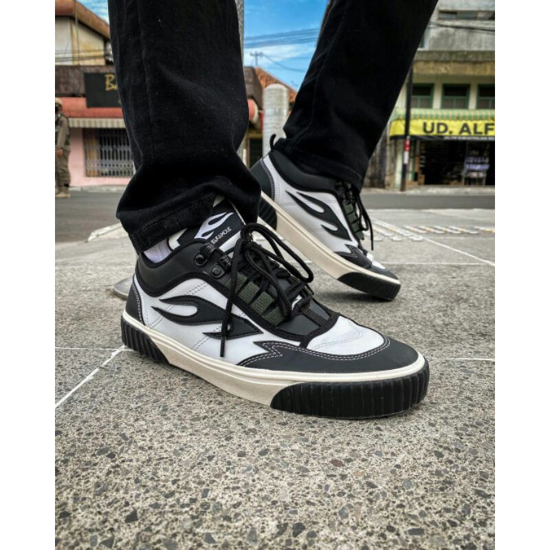Sepatu Elfamous INFERNO BLACK LOW Size : 41