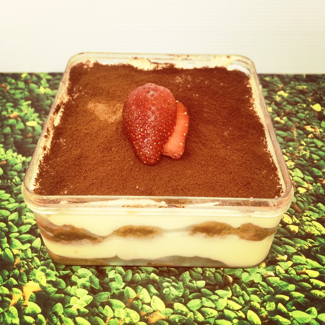 

CLASSIC TIRAMISU DESSERT BOX