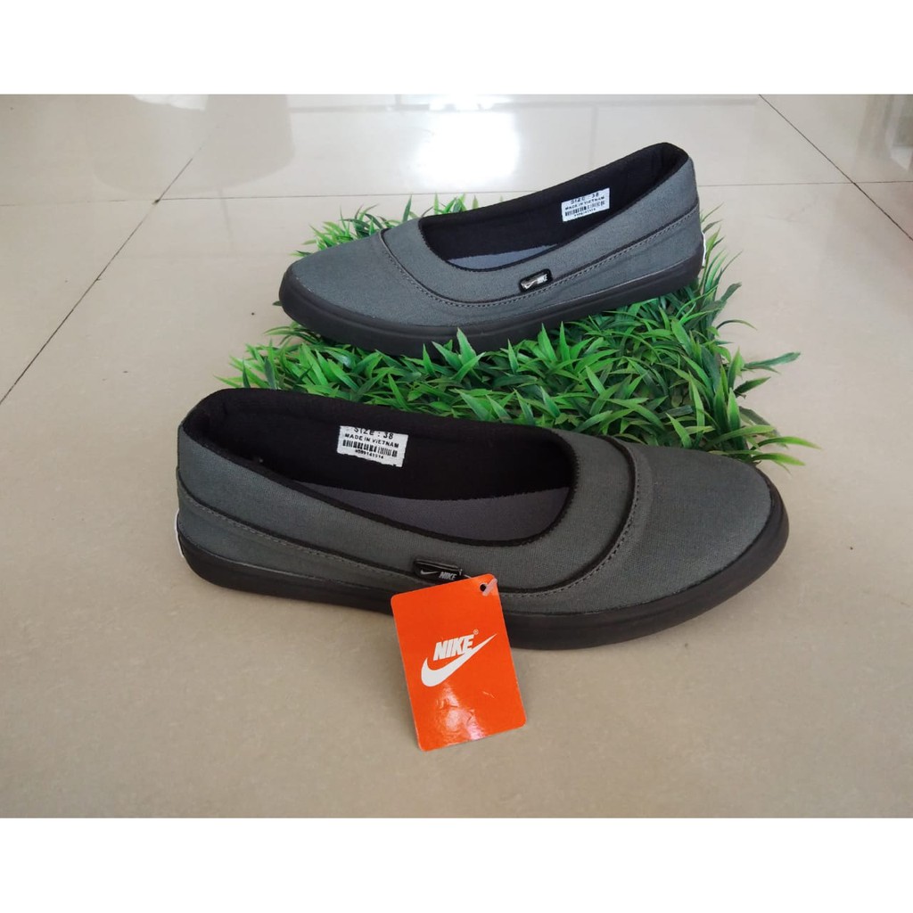 SEPATU WANITA SLIP ON 05 ABU HITAM/SEPATU KERJA/SEPATU KULIAH/SEPATU SANTAI/SEPATU HIJABERS