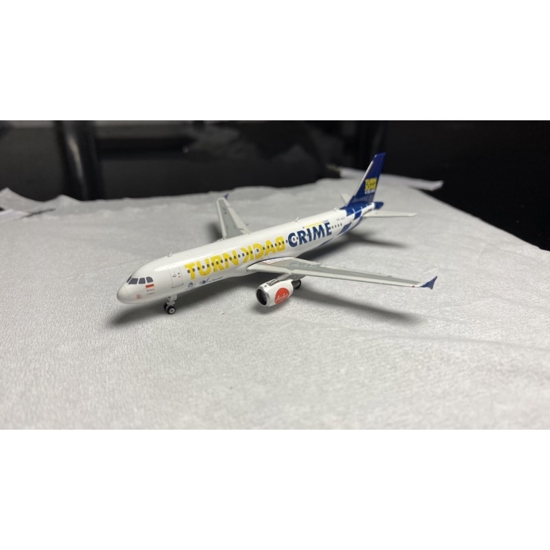 diecast pesawat phoenix air asia turn back crime