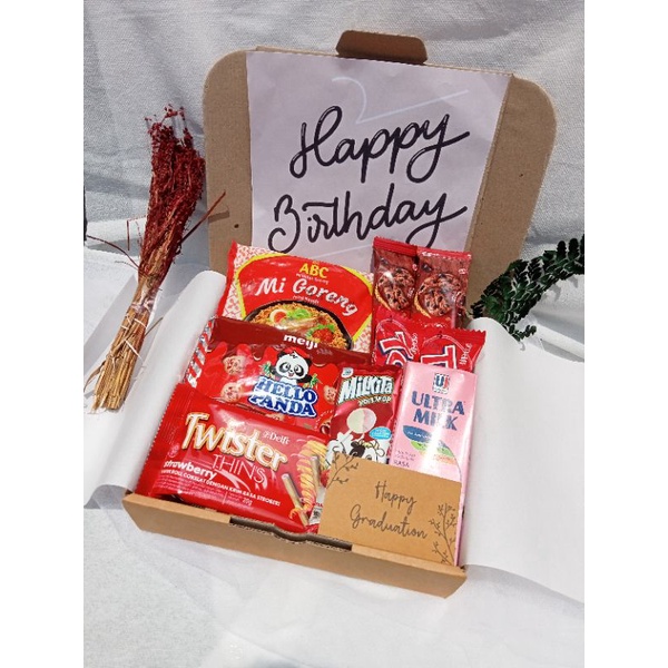 

kado ulang tahun/wisuda snack box cewek/cowok