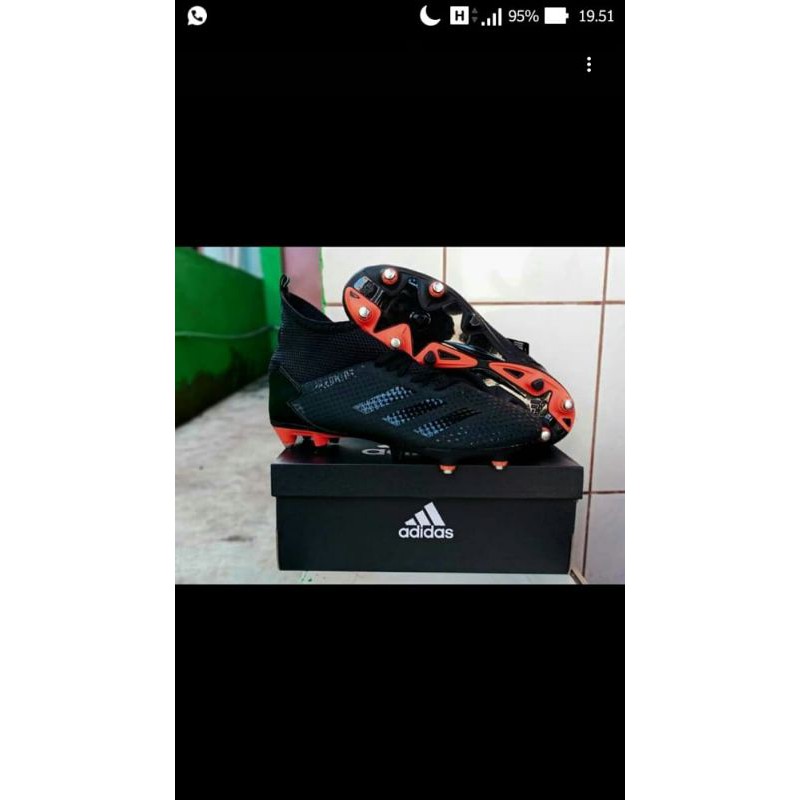 Sepatu Bola Adidas