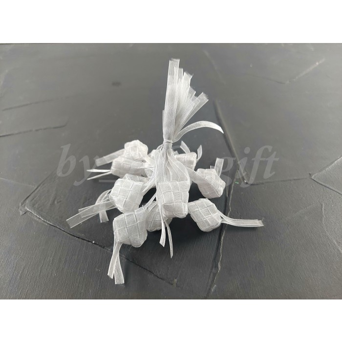 

Hiasan Idul Fitri - Ketupat - Abu - Abu; Lebar 0.6cm; 1Pack 12pcs