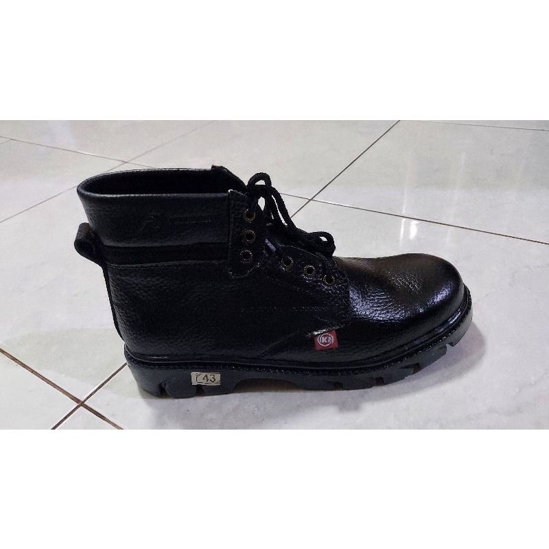 Sepatu Safety Long Bertali