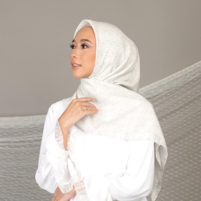 Hijab Wanita Plain Scarf Voal Diario x Nagita Slavina - White
