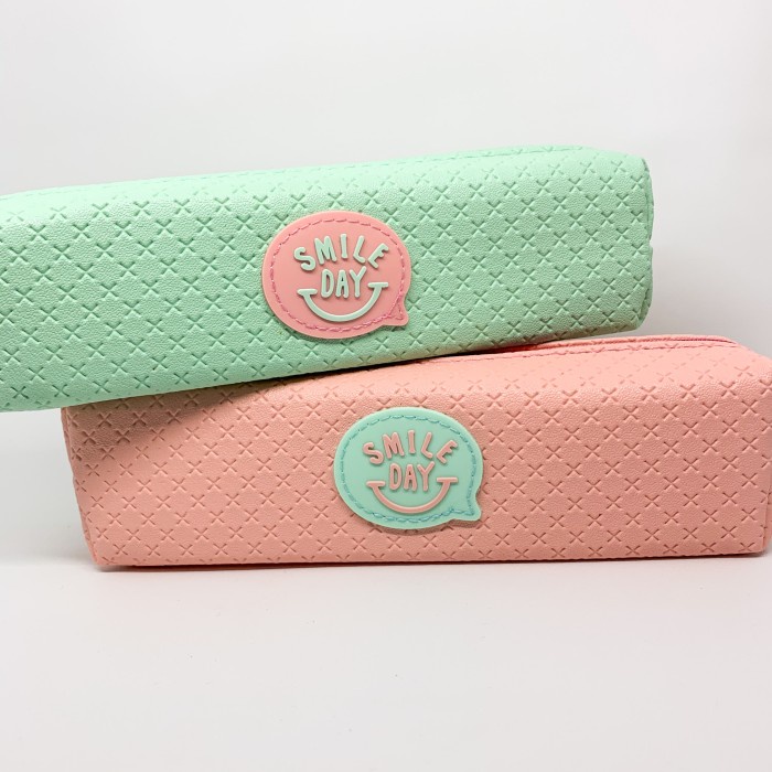 

Diskon Tempat Pensil Anak Kecil Kulit Sintetis Smile Day Hemat
