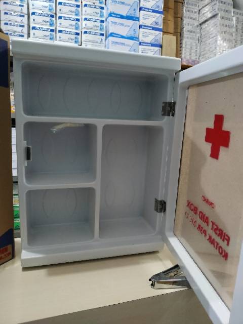 Kotak p3k dinding 4 ruang  MC 11/ kotak obat / kotak p3k dinding / kotak p3k / kotak p3k dinding MC-11