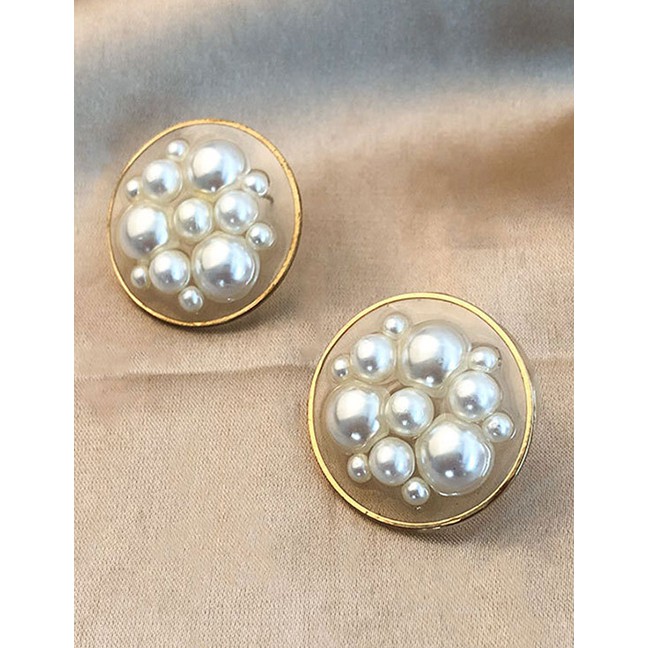 LRC Anting Tusuk Fashion White Artificial pearl Geometric Round Earrings D34708