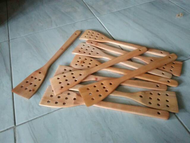 Sutil / Sendok / Spatula / Sodet Kayu Mahoni P35 Berlubang