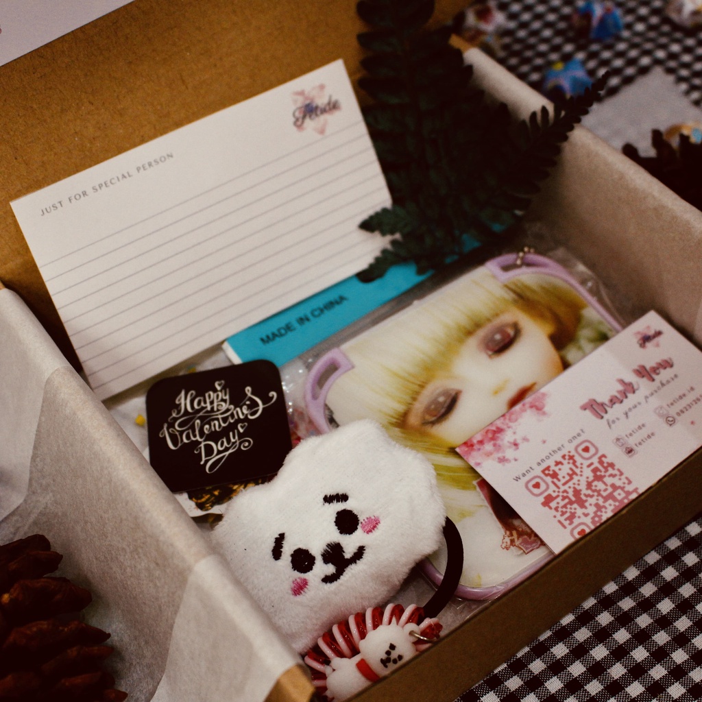 Hampers Gift Box Hadiah Kado Ulang Tahun Cewe Ikat Rambut Jepitan Hairkit - Small (BT21 Edition Ver.