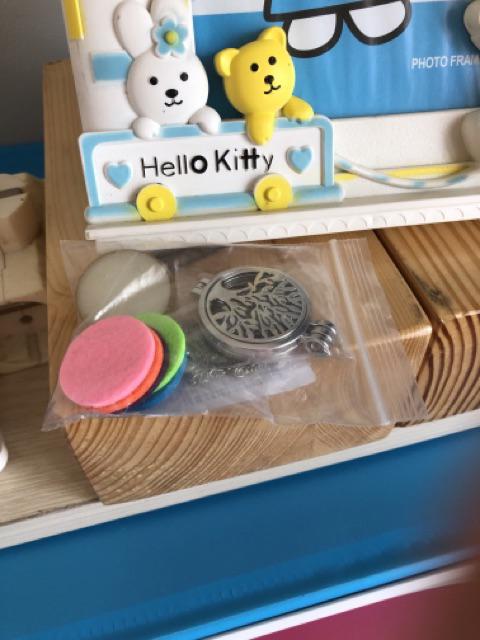 Kalung Rantai Liontin Bulat Desain Pohon Hollow Difuser Aromaterapi