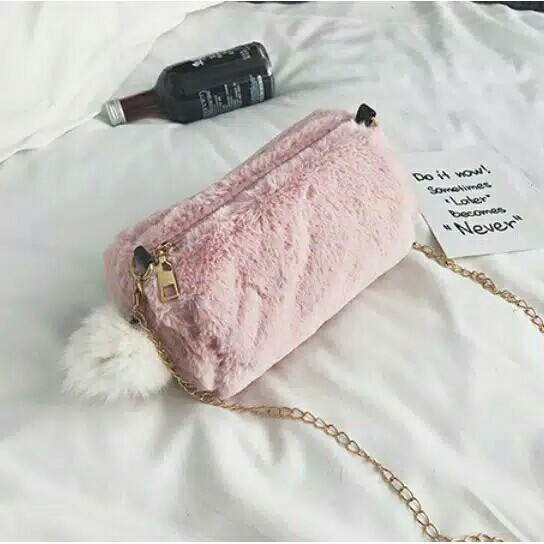 Tas selempang wanita bulu slingbag helly plus pompom korean style BISA COD