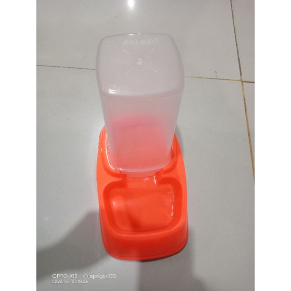 Tempat makan kucing dispenser ukuran besar