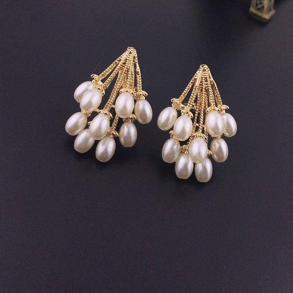 Anting Klip Lapis Emas Aksen Mutiara Untuk Wanita