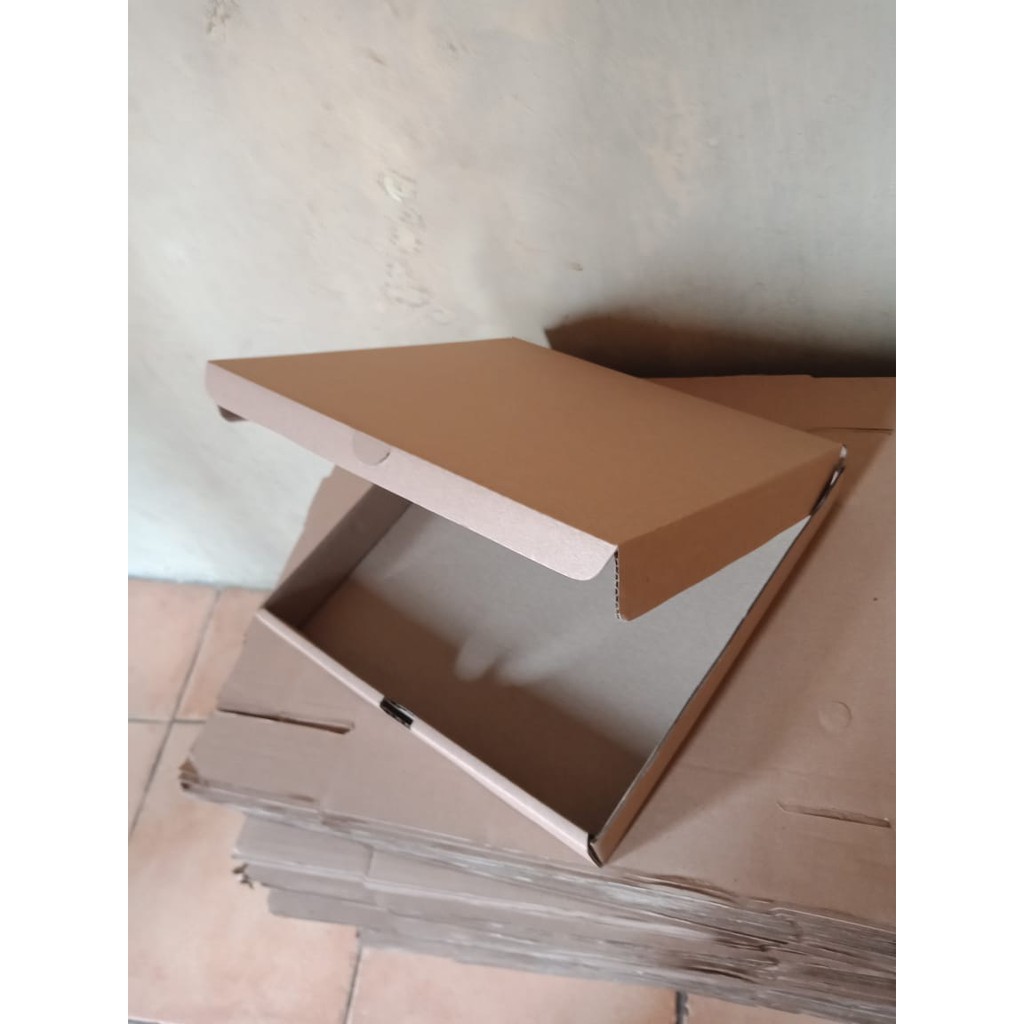 

Kardus/ Box Pizza uk 24x24x5 ( min order 50 pcs)