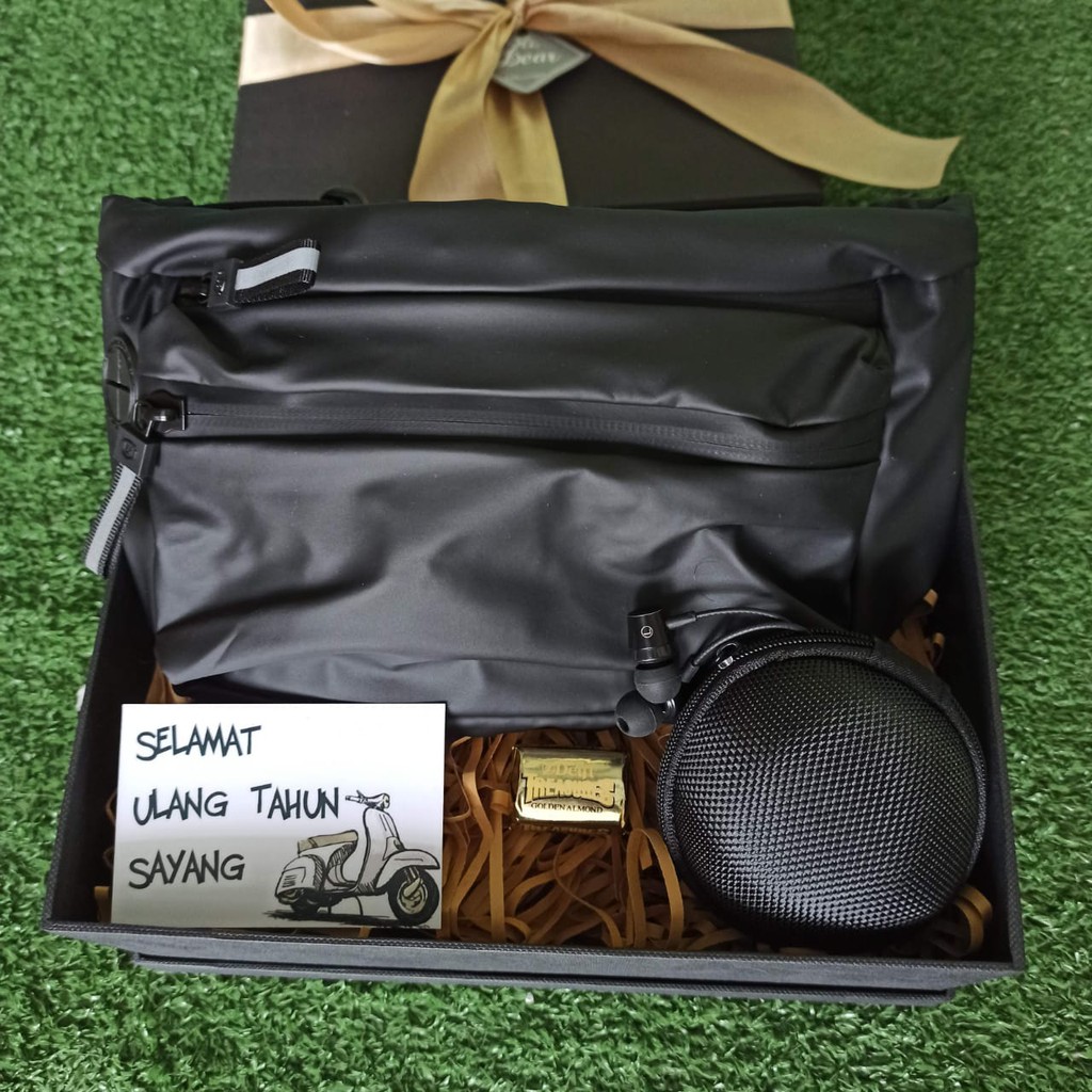 

Bliss Box Sling Bag (Hampers / Gift Box / Kado UlTah / Kado Wisuda / Kado Anniversary)