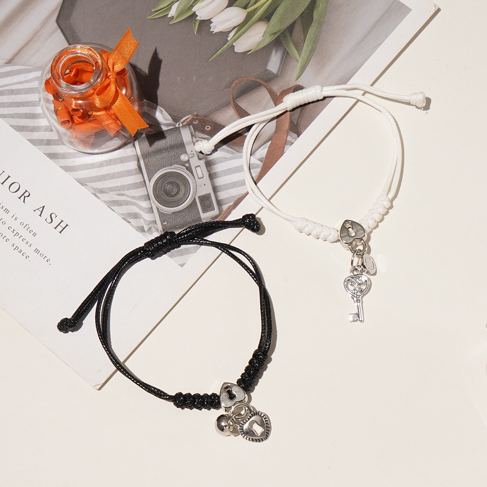 2pcs Gelang Tangan Magnetik Gaya Korea Warna Hitam / Putih Untuk Pasangan / Pria / Wanita