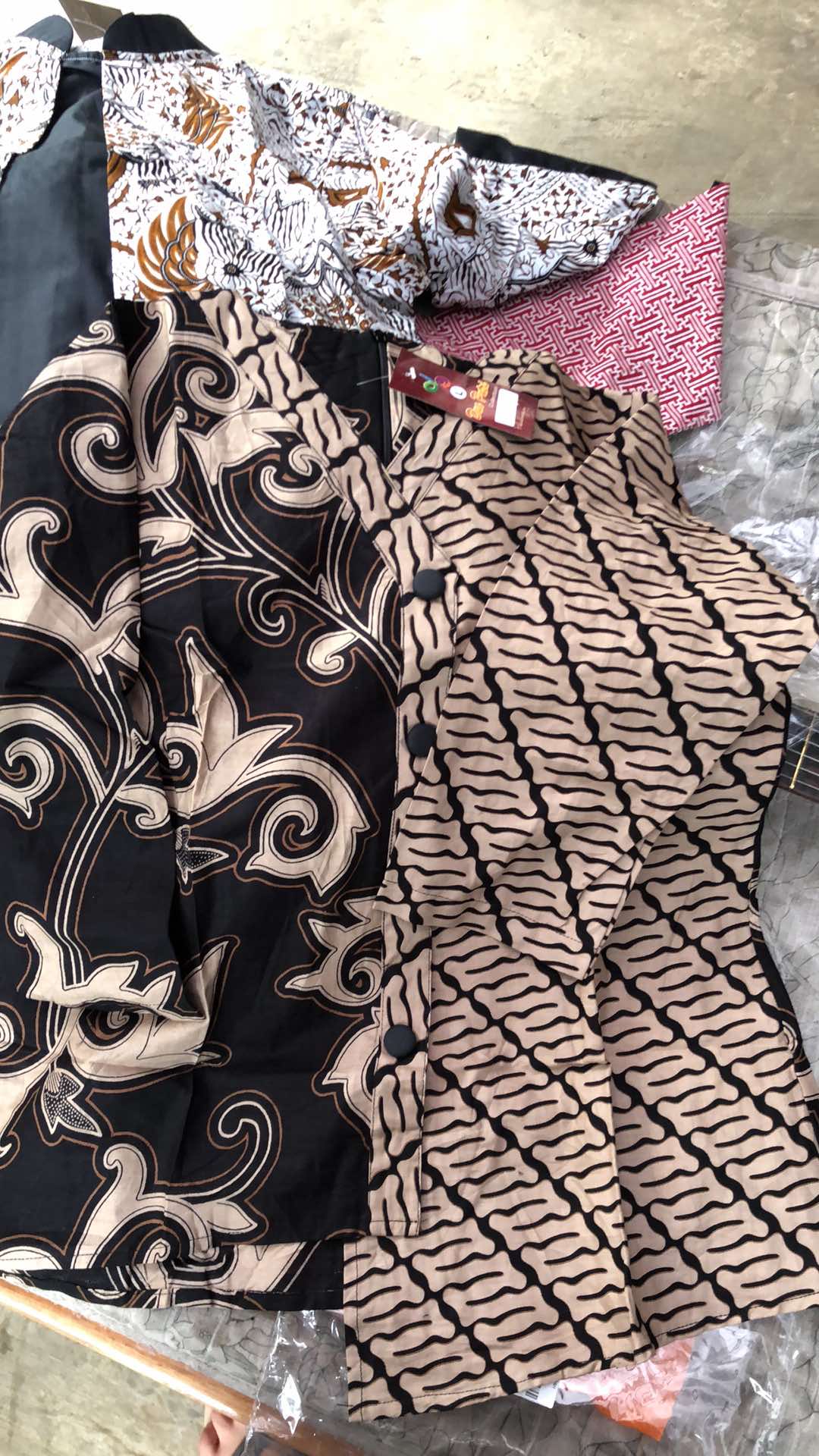 Atasan Batik Wanita Blouse Motif Kangkung Kombinasi Motif Parang Warna Coklat Muda Terlaris 2021