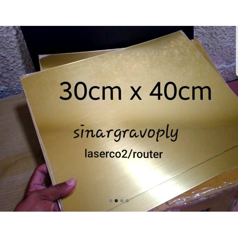 

gravoply gold teks hitam bahan 30x40cm tebal 1.5ml