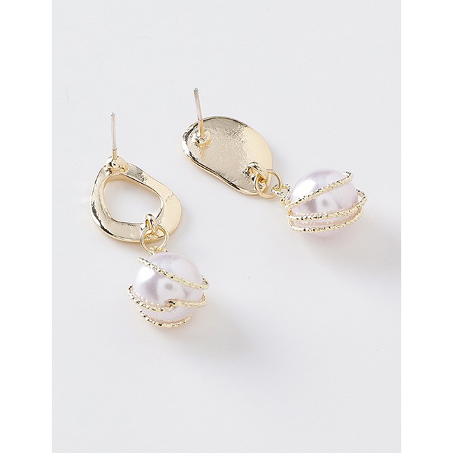 LRC Anting Tusuk Fashion Gold 925 Silver Needle Artificial pearl Asymmetric Earrings D55289