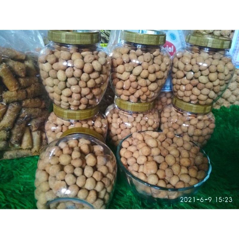 

chayra snack kacang telor rasa spesial kemasan gentong