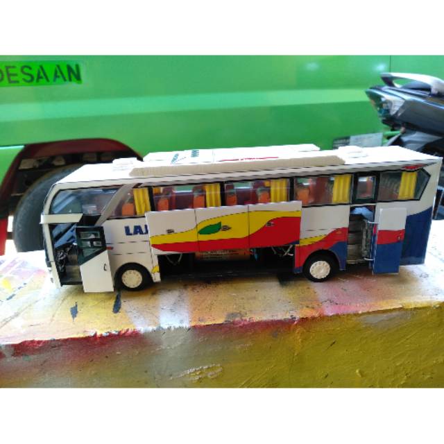 Miniatur Bis laju prima jetbus 3