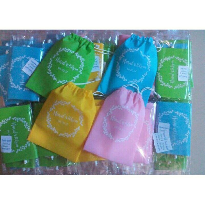 

pouch serut spunbond custom uk 15*18/souvenir serut murah/souvenir custom